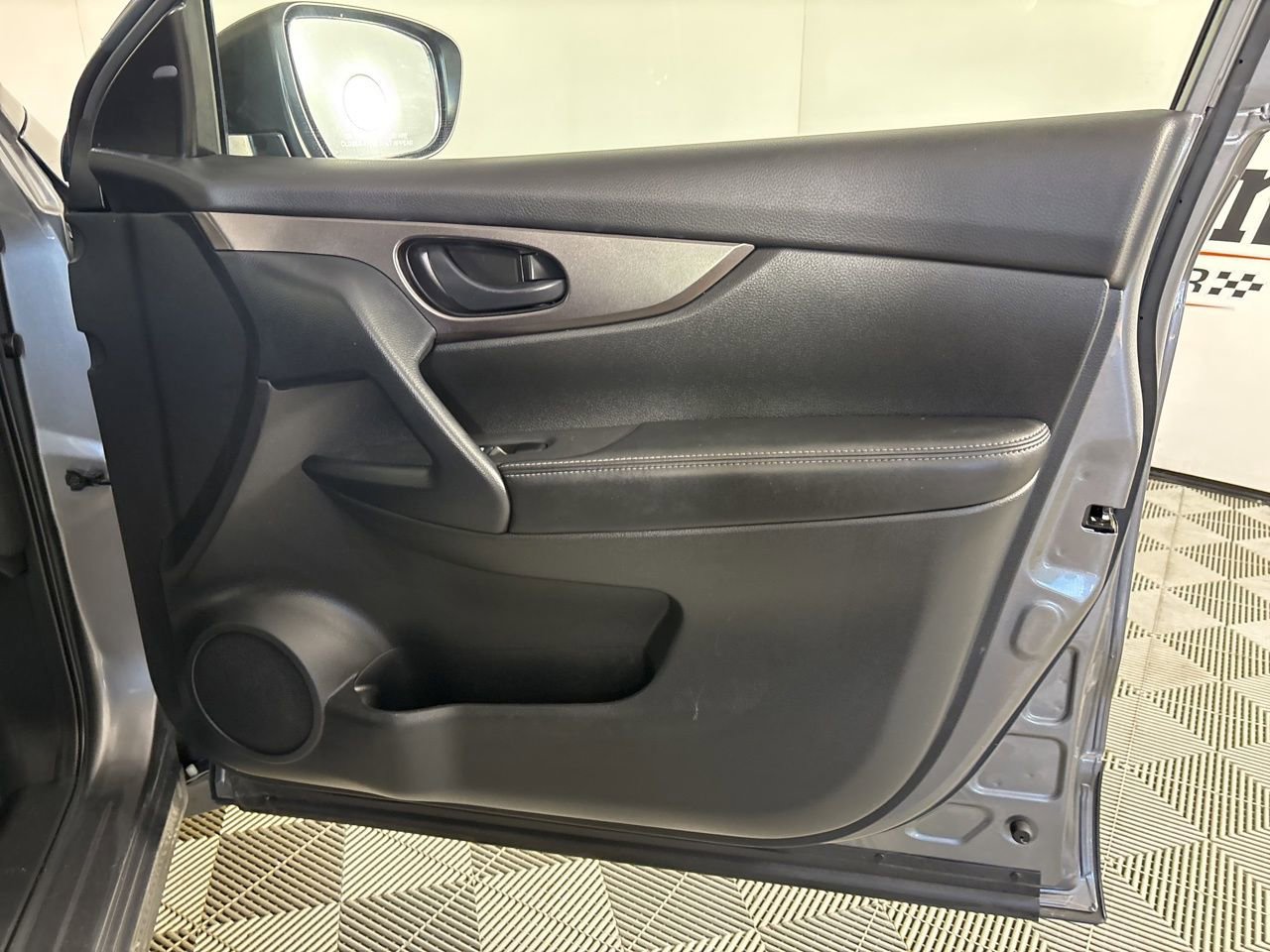 Used 2021 Nissan Rogue Sport S image 26