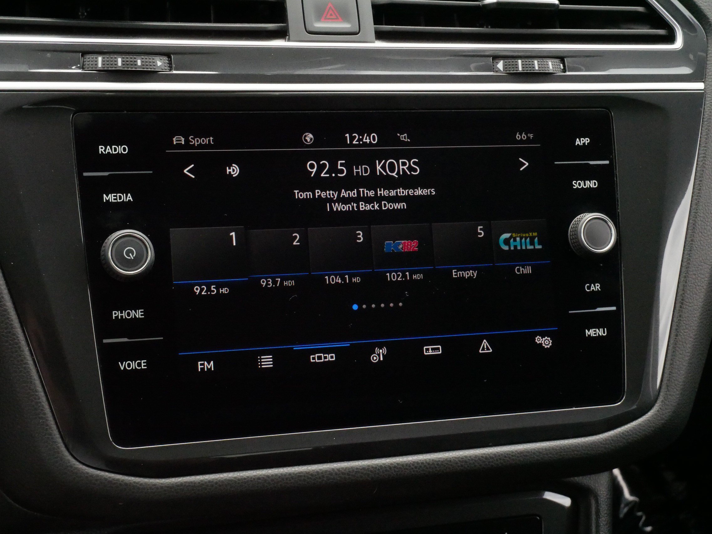 Certified 2024 Volkswagen Tiguan SE AWD/4WD image 22