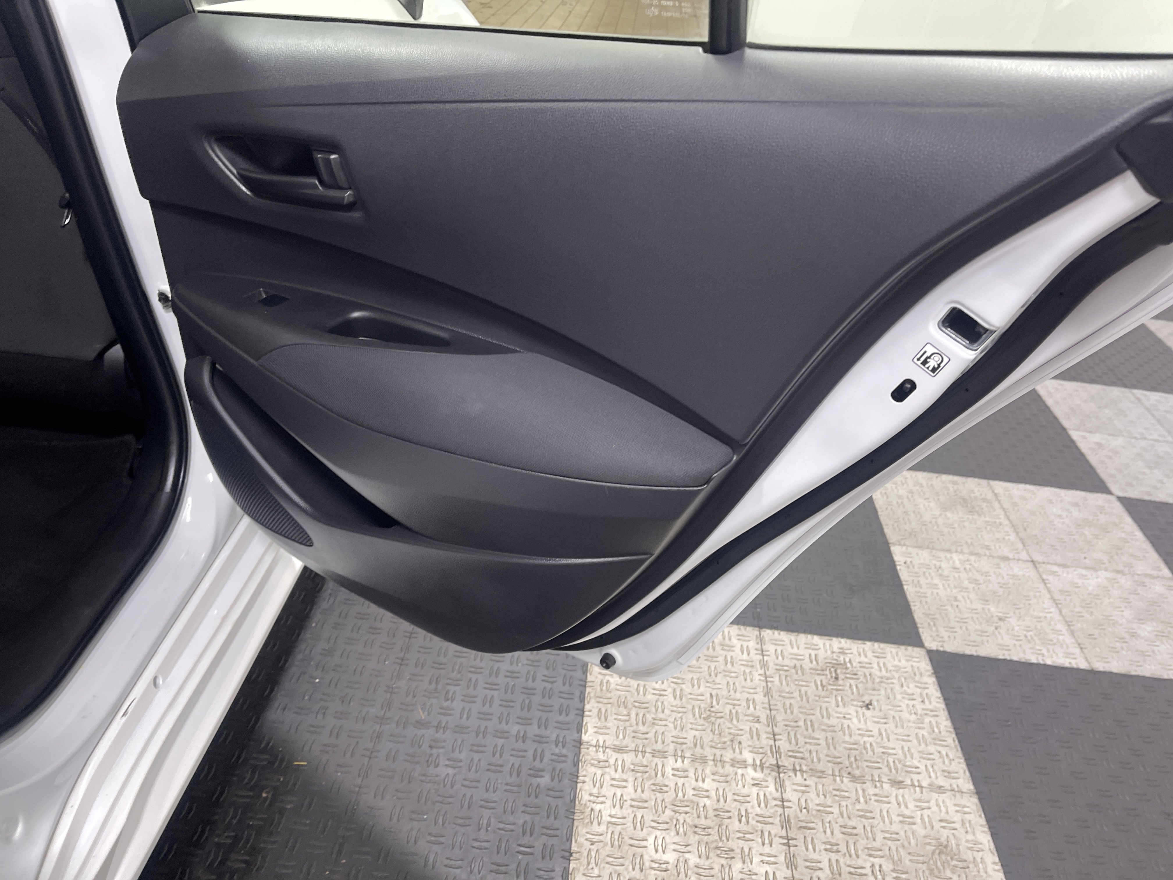 Used 2022 Toyota Corolla LE image 18