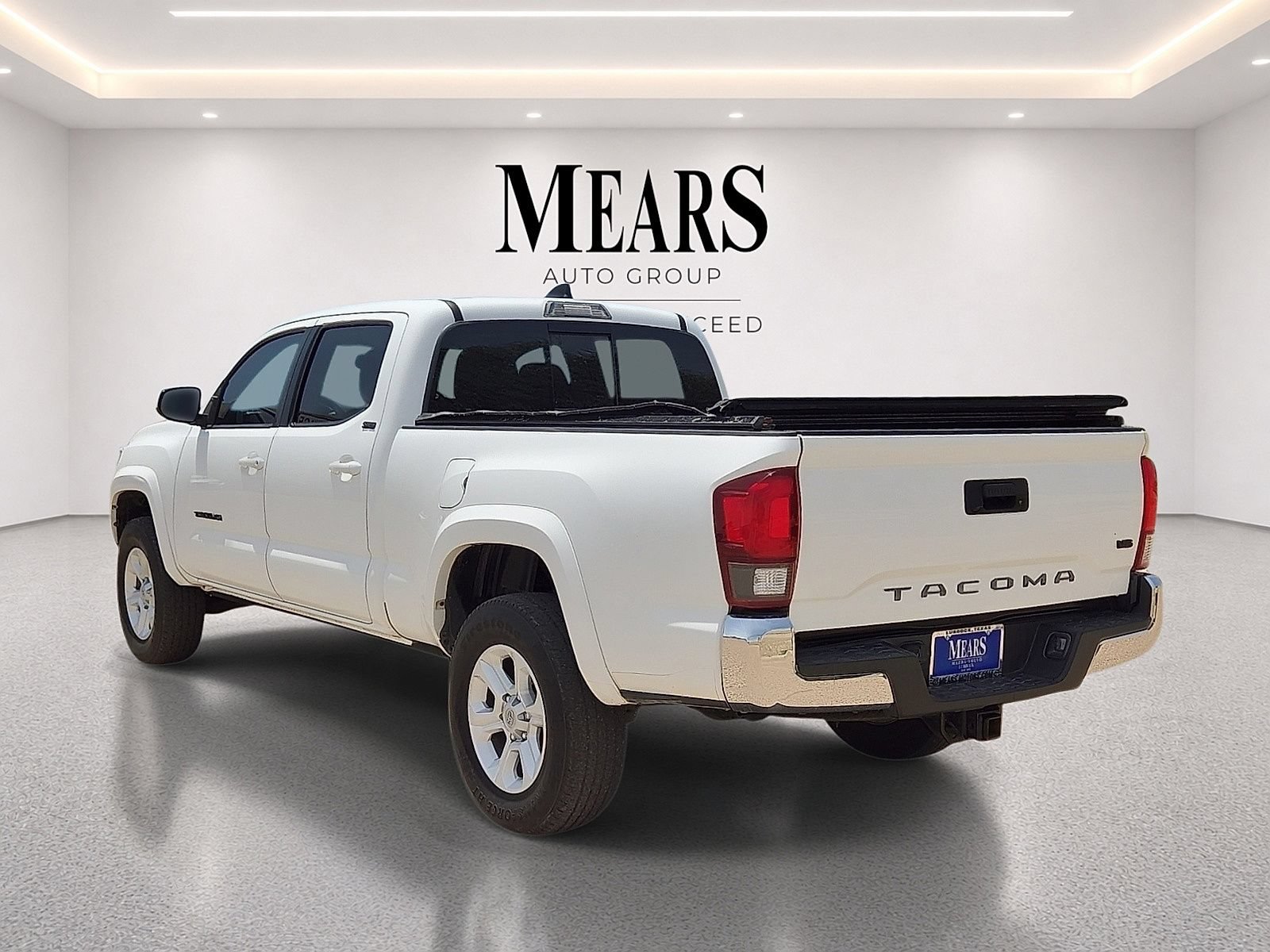 Used 2021 Toyota Tacoma SR5 RWD image 3