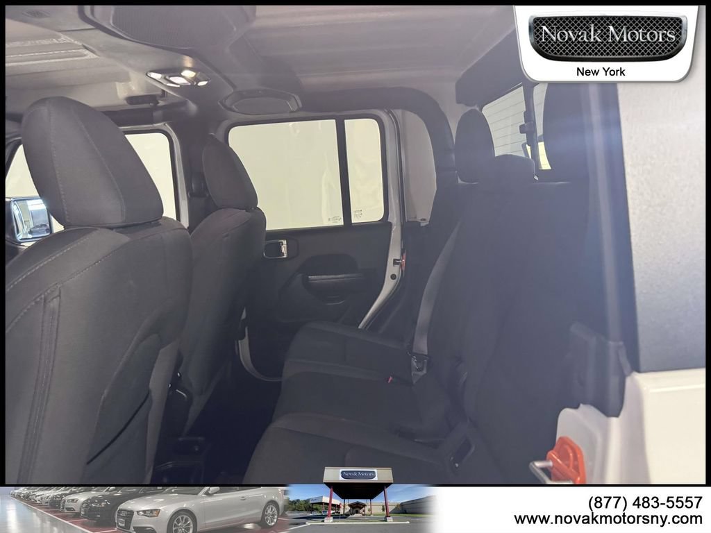 Used 2022 Jeep Gladiator Overland AWD/4WD image 11