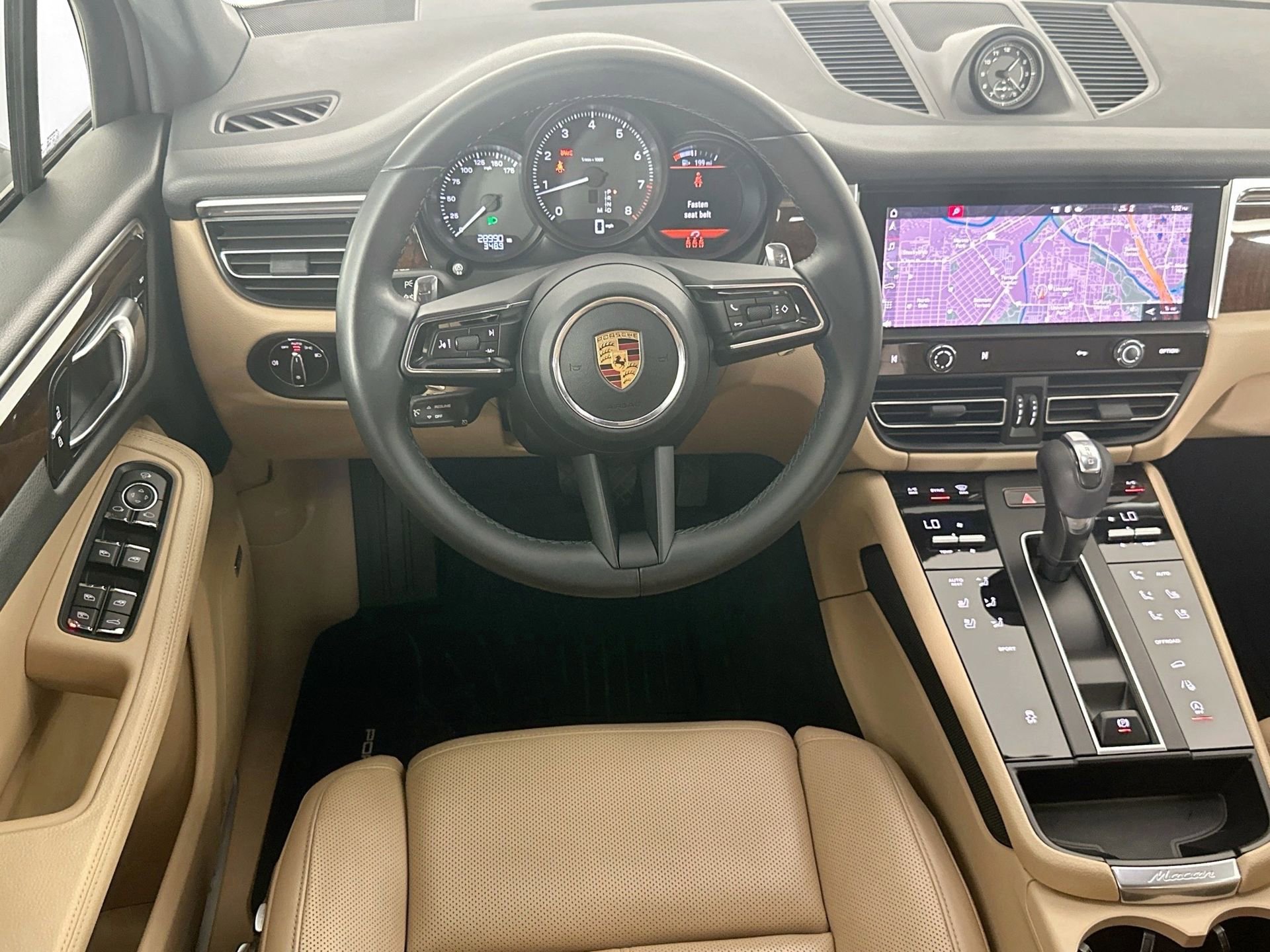 Certified 2022 Porsche Macan image 18