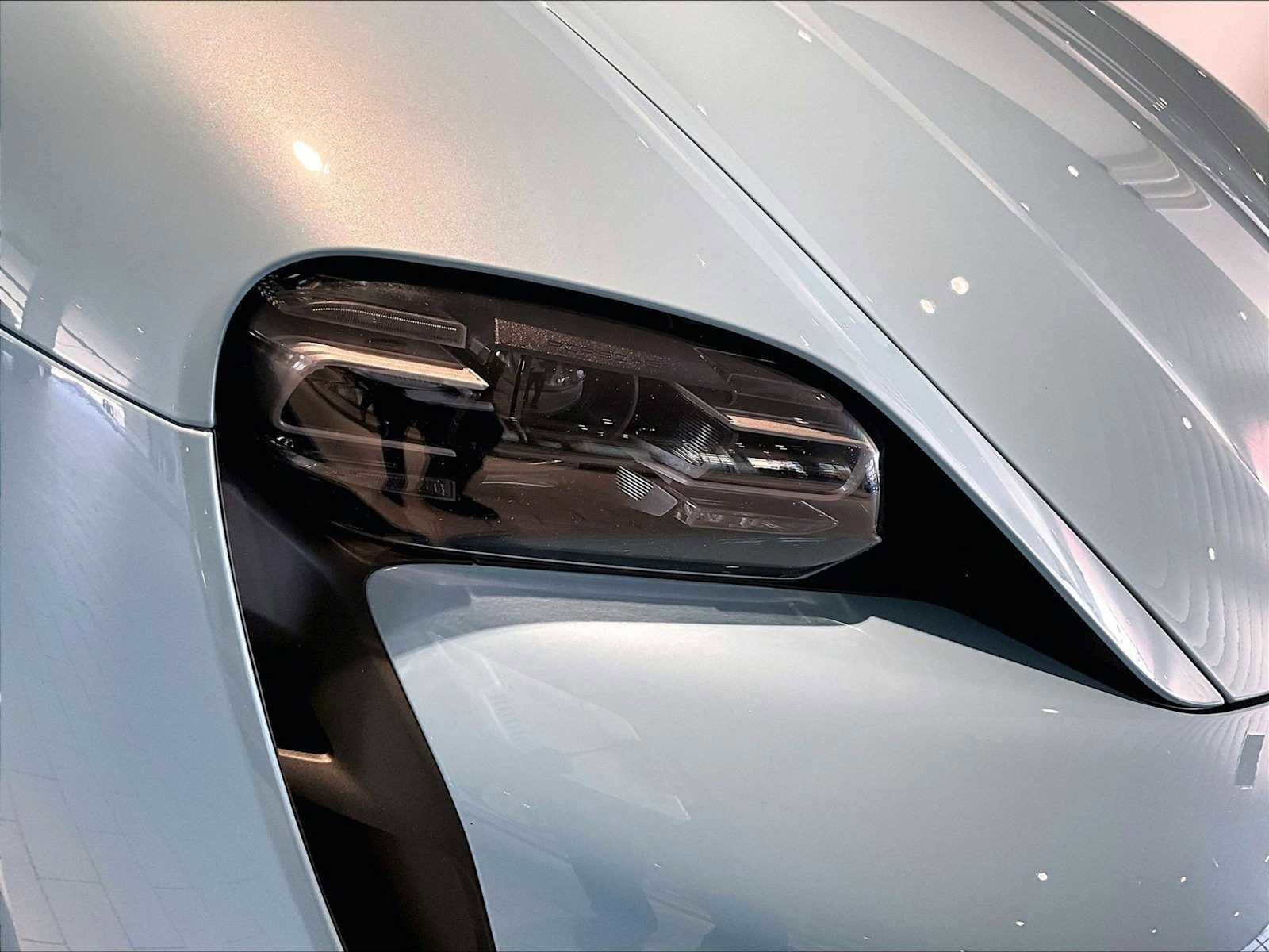 Used 2022 Porsche Taycan 4S image 15