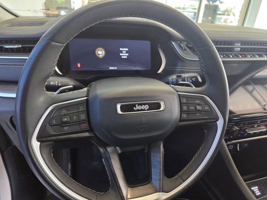 Used 2023 Jeep Grand Cherokee Limited AWD/4WD image 34
