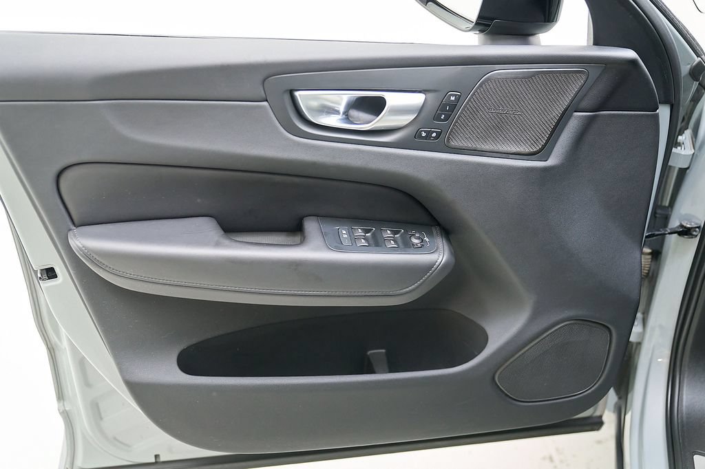 Certified 2024 Volvo XC60 T8 Plus AWD/4WD image 10