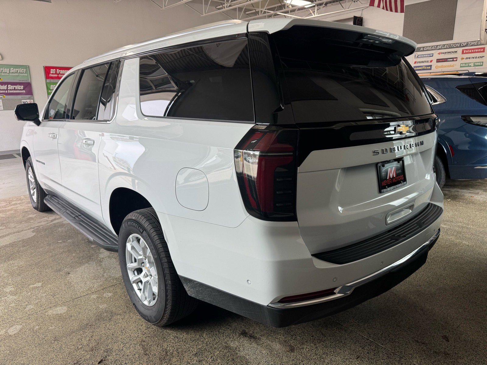 Used 2025 Chevrolet Suburban LS image 7