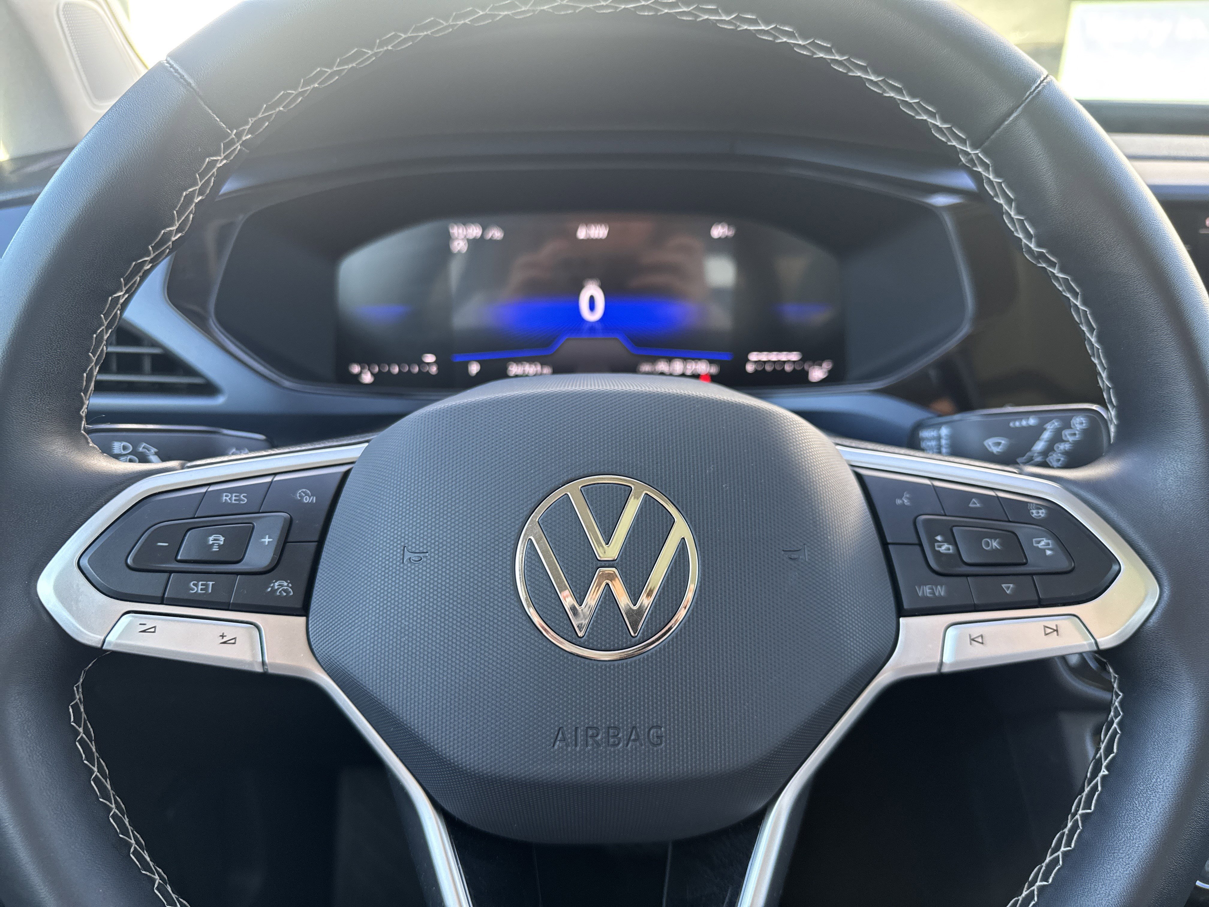 Certified 2024 Volkswagen Taos SE image 10