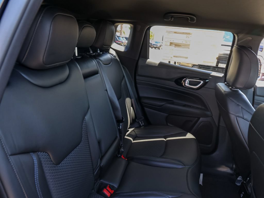 New 2026 Jeep Compass Latitude AWD/4WD image 18