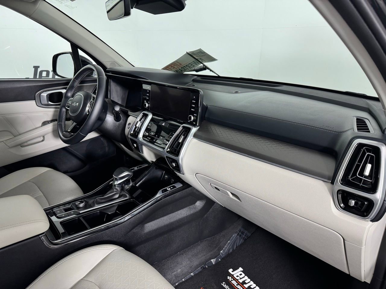 Used 2023 Kia Sorento SX image 28