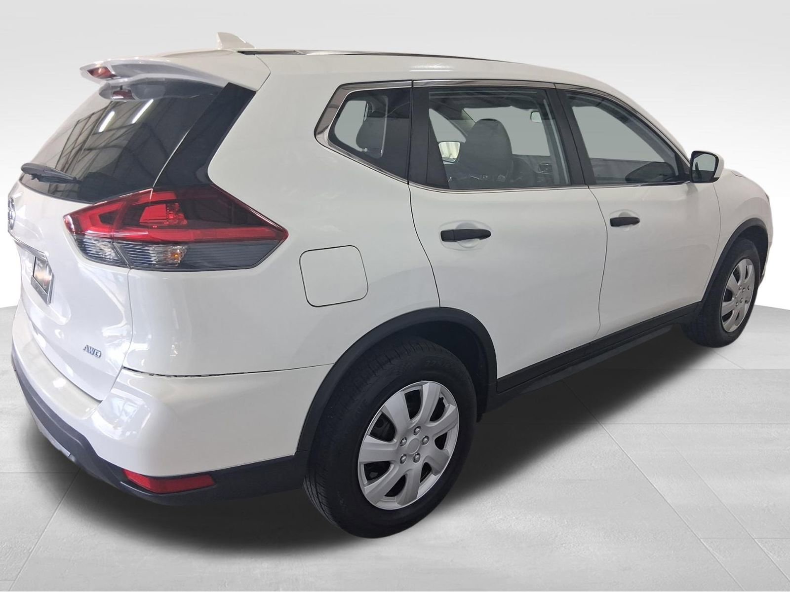 Used 2018 Nissan Rogue S AWD/4WD image 5