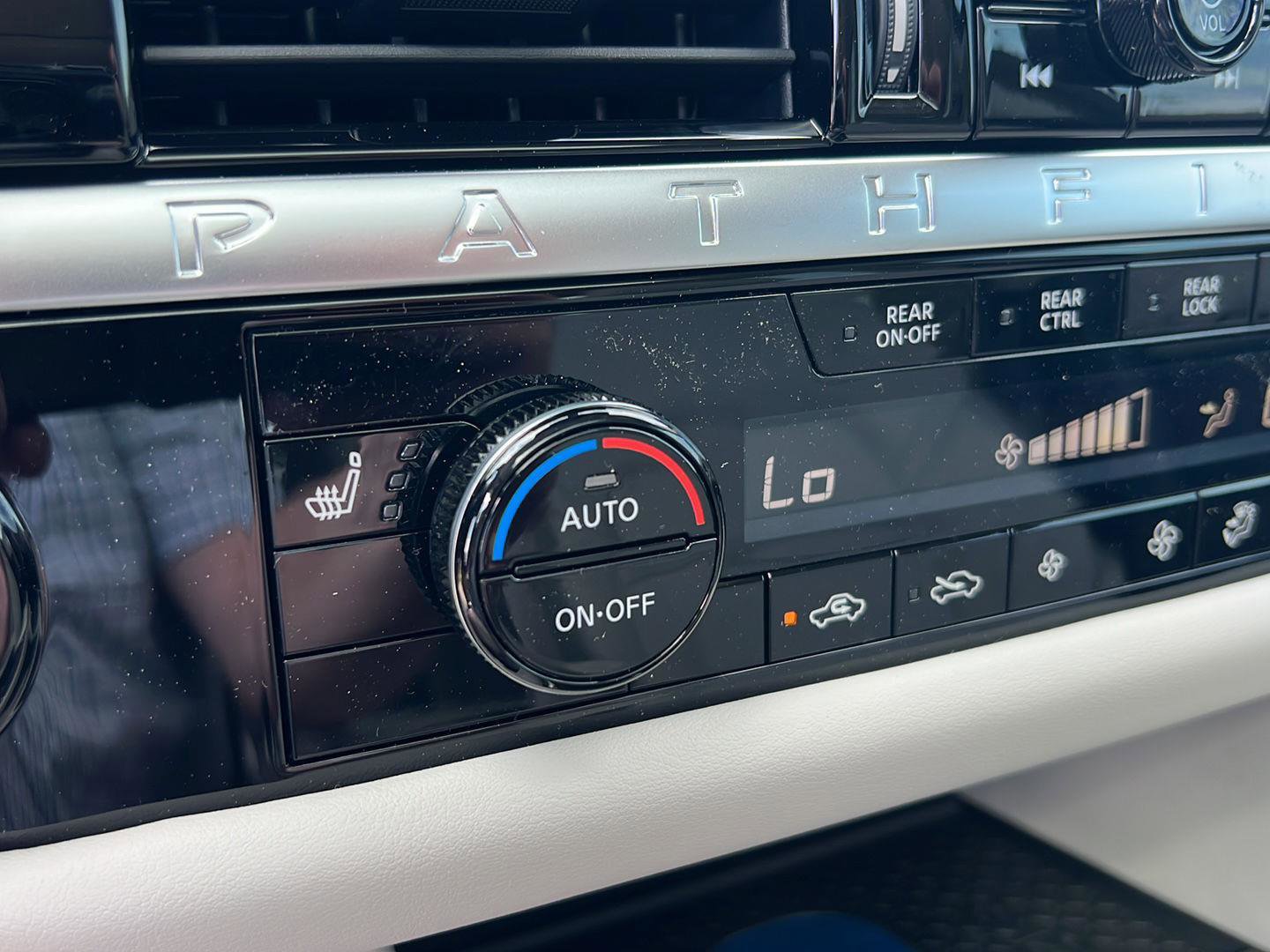 New 2026 Nissan Pathfinder SL w/ SL Premium Package image 30