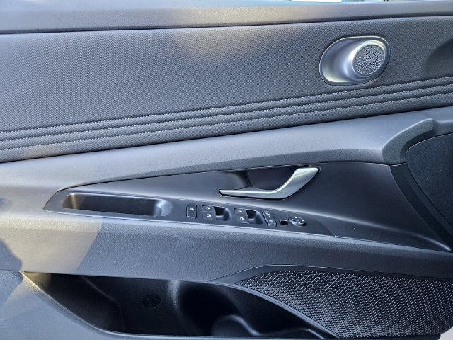 Certified 2025 Hyundai Elantra SEL FWD image 18