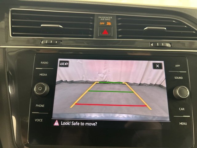 Used 2022 Volkswagen Tiguan SE w/ Panoramic Sunroof Package image 19