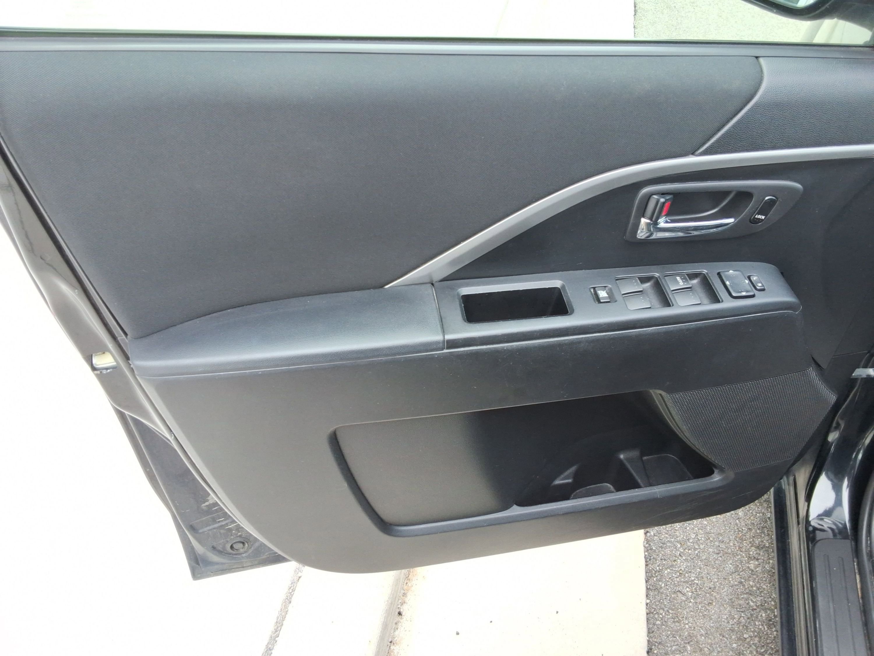 Used 2013 MAZDA MAZDA5 Sport image 20