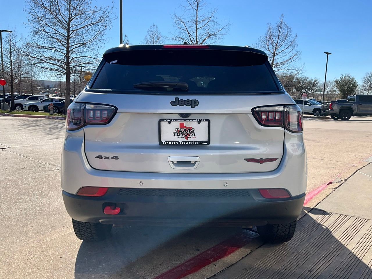 Used 2025 Jeep Compass Trailhawk image 8