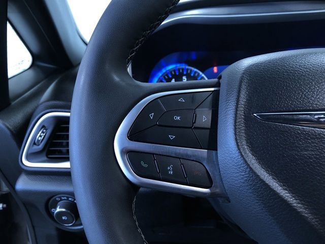 Used 2025 Chrysler Pacifica Select FWD image 25