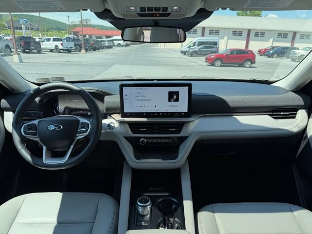 Certified 2025 Ford Explorer Active w/ Active Comfort Package AWD/4WD image 15