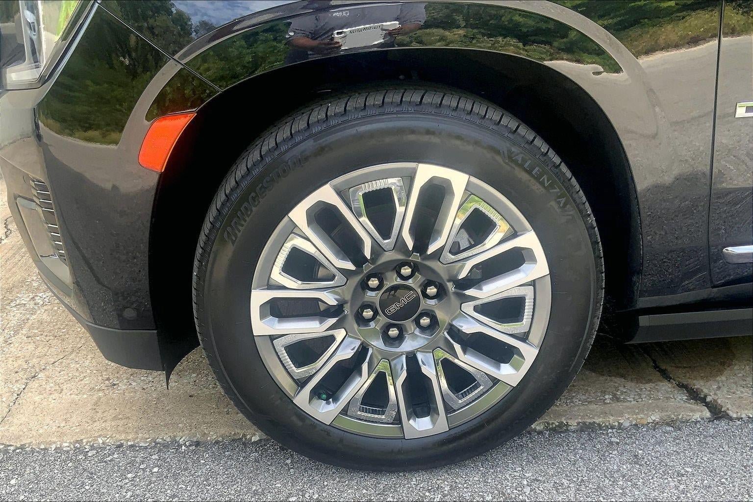 Used 2024 GMC Yukon XL Denali Ultimate AWD/4WD image 9