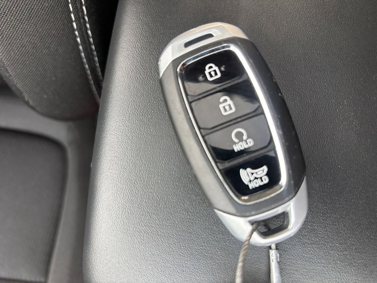 Used 2025 Hyundai Venue SEL image 21