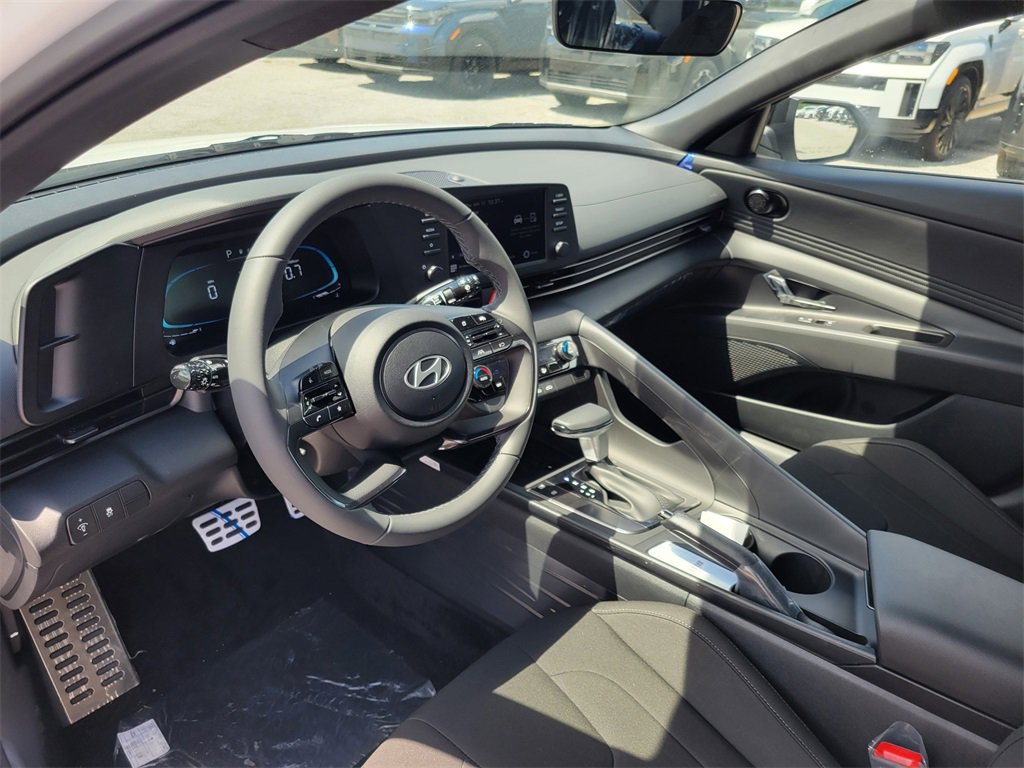 Used 2025 Hyundai Elantra Sport image 7