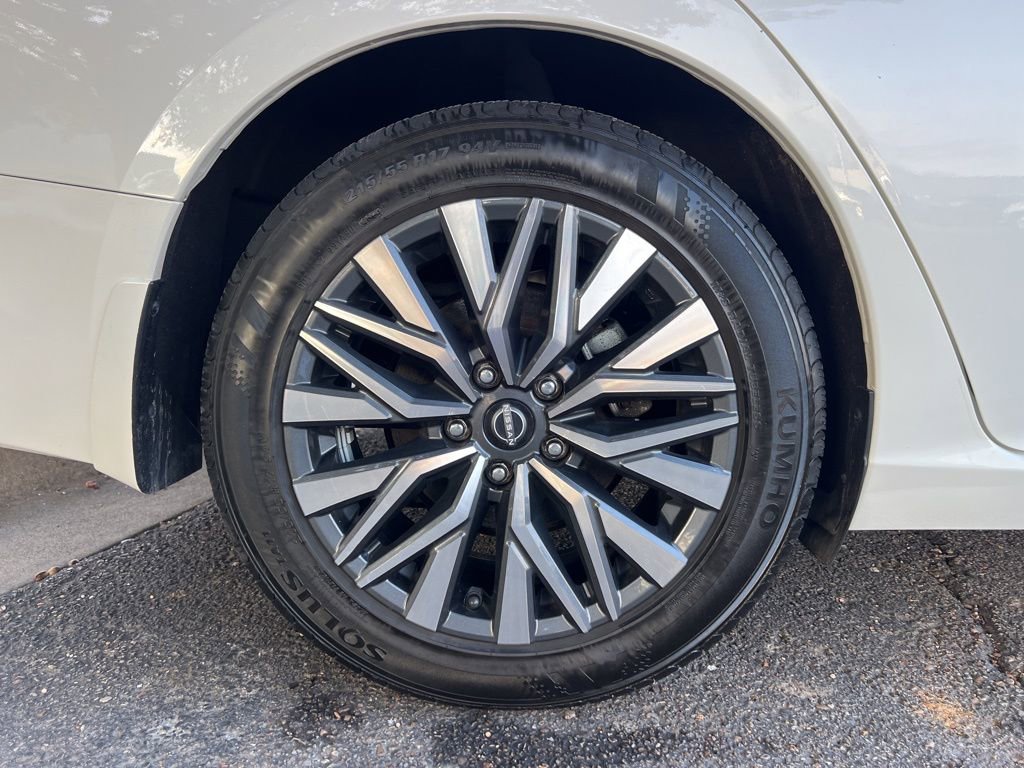 Used 2024 Nissan Altima 2.5 SV image 9