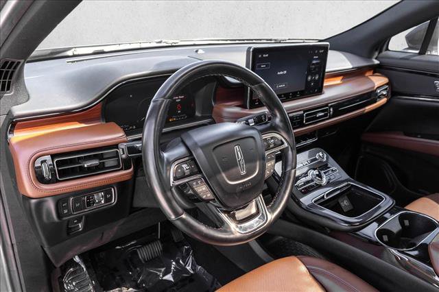 Used 2022 Lincoln Nautilus Reserve w/ Monochromatic Package AWD/4WD image 10