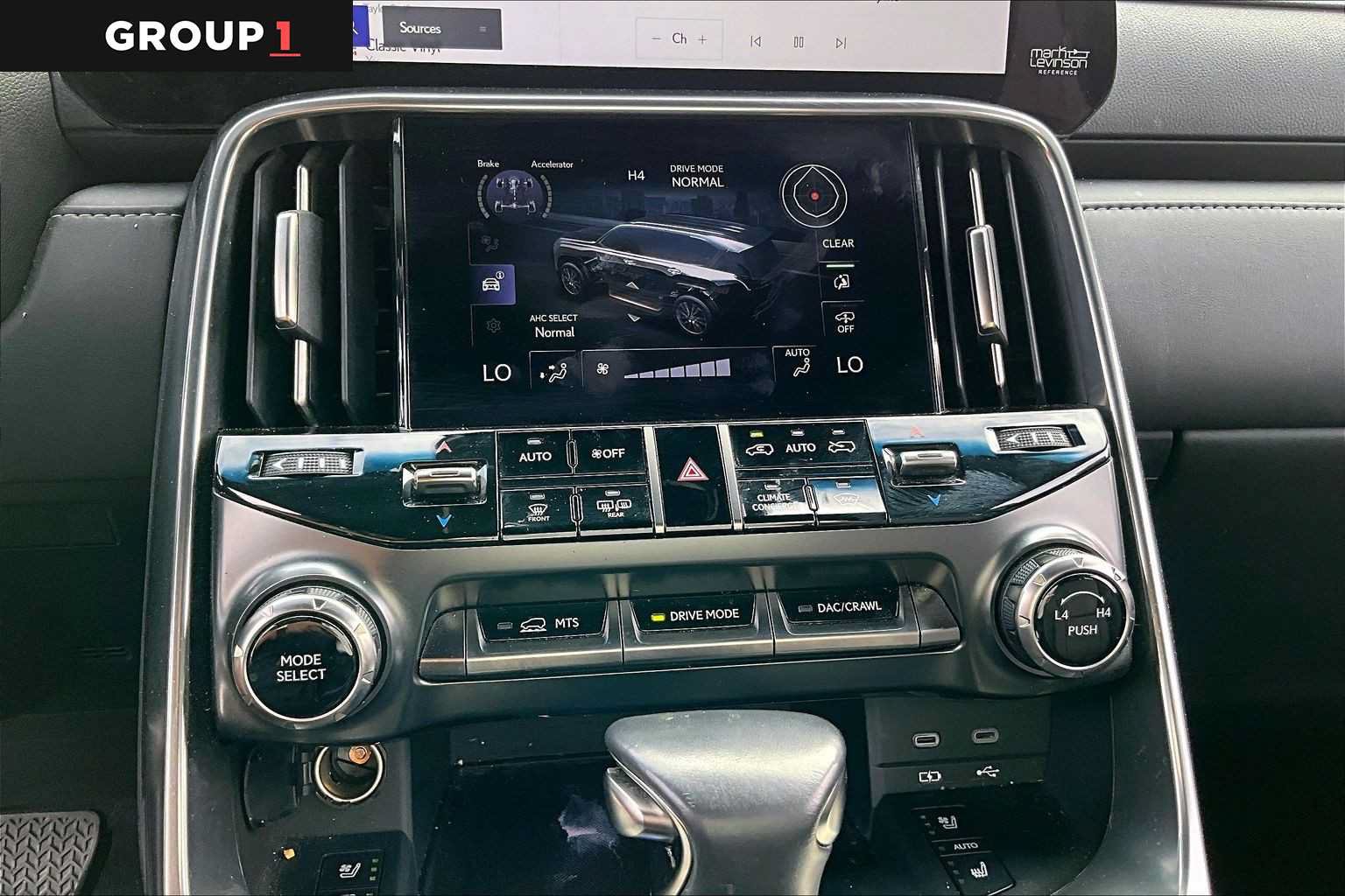 Used 2025 Lexus LX 600 4WD w/ Accessory Package (2T) image 32