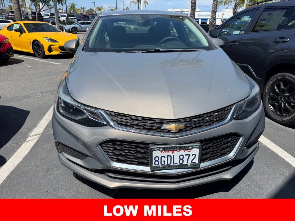Used 2018 Chevrolet Cruze LT w/ Convenience Package FWD image 2