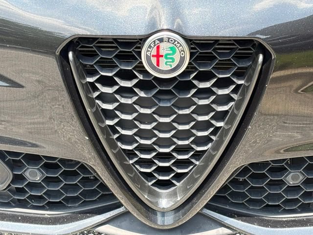 Used 2023 Alfa Romeo Giulia Veloce AWD/4WD image 11