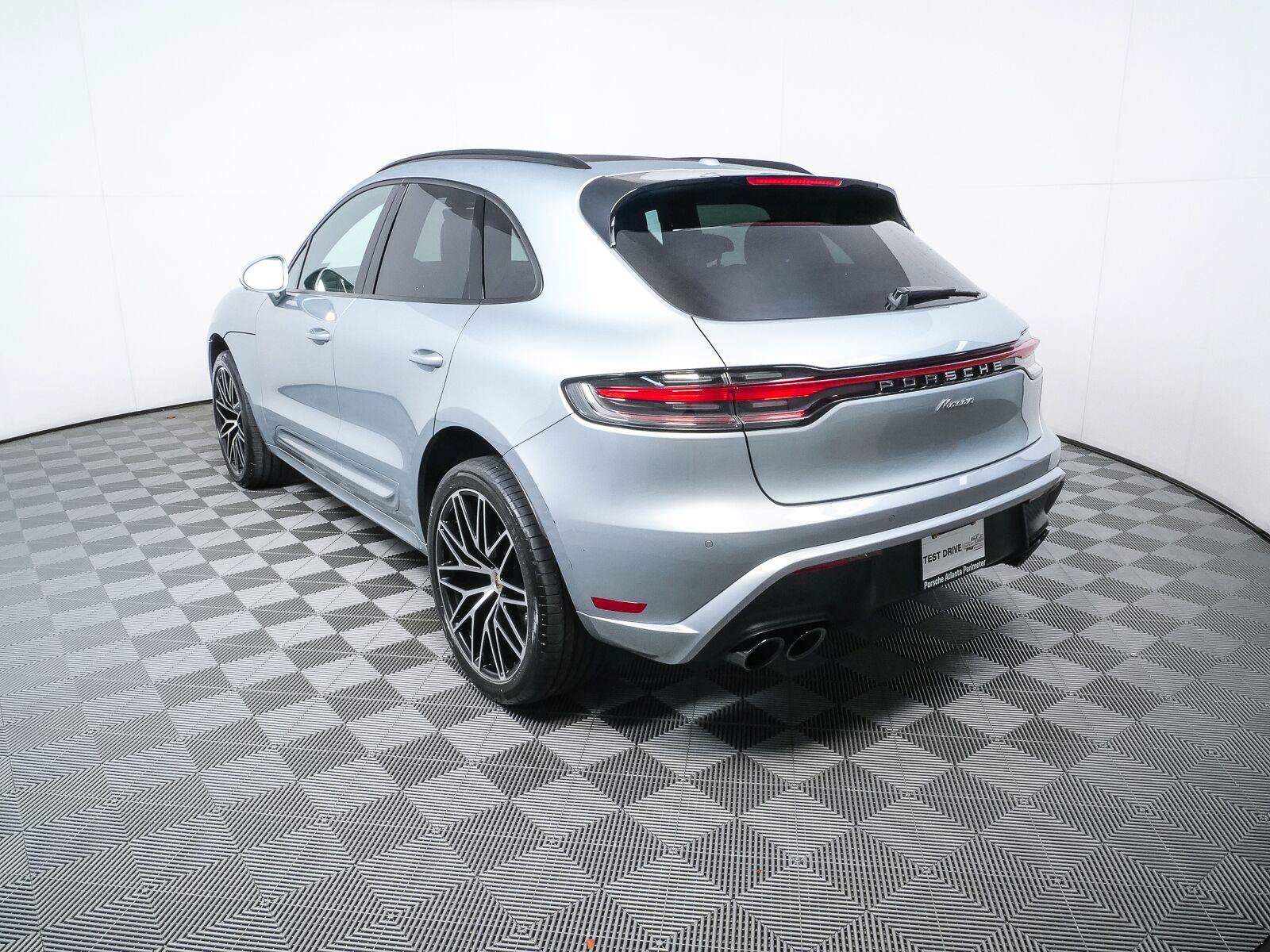 Certified 2025 Porsche Macan Turbo AWD/4WD image 3
