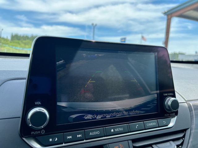 Used 2024 Nissan Altima 2.5 SV FWD image 14