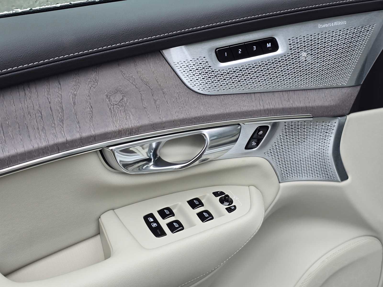 New 2026 Volvo XC90 T8 Ultra w/ Lounge Package image 24