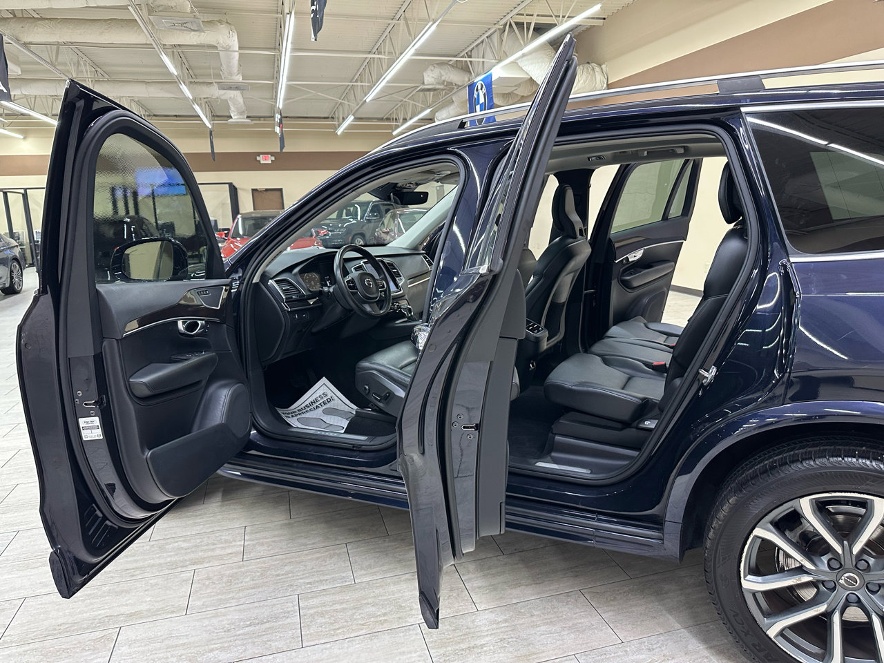 Used 2019 Volvo XC90 T5 Momentum w/ Protection Package Premier image 15