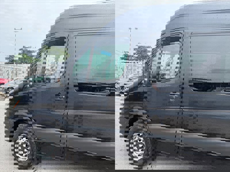 Used 2017 Mercedes-Benz Sprinter 2500 image 5