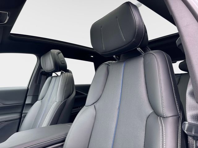 New 2026 Cadillac Lyriq Sport image 16