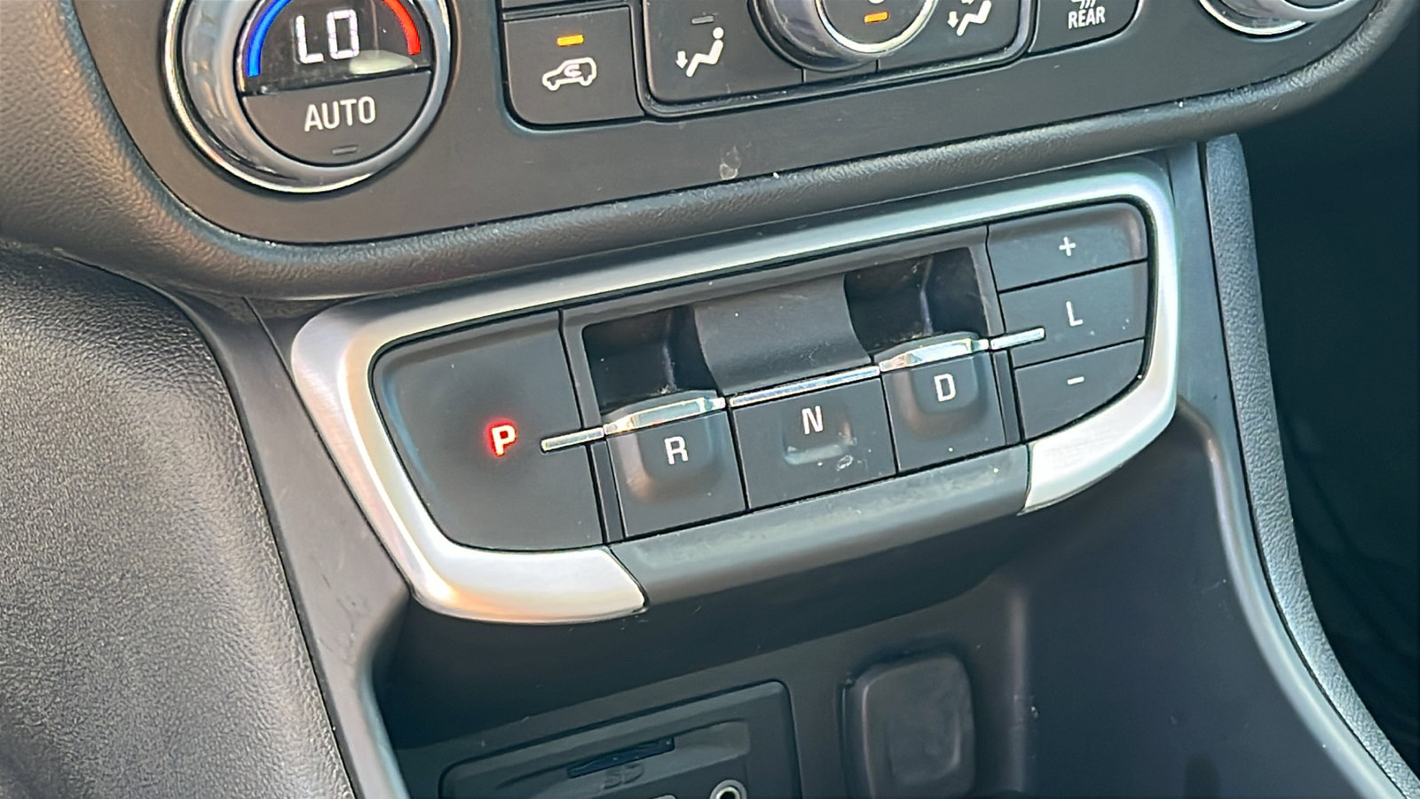 Certified 2024 GMC Terrain SLT image 21