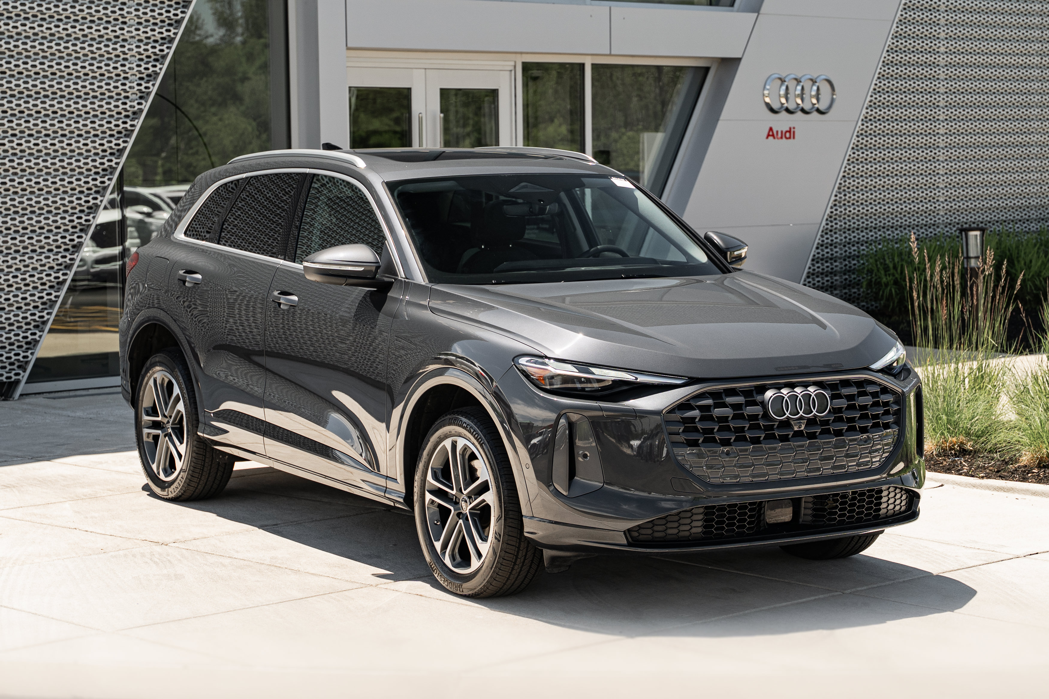 Certified 2025 Audi Q5 Premium w/ Convenience Package AWD/4WD image 2