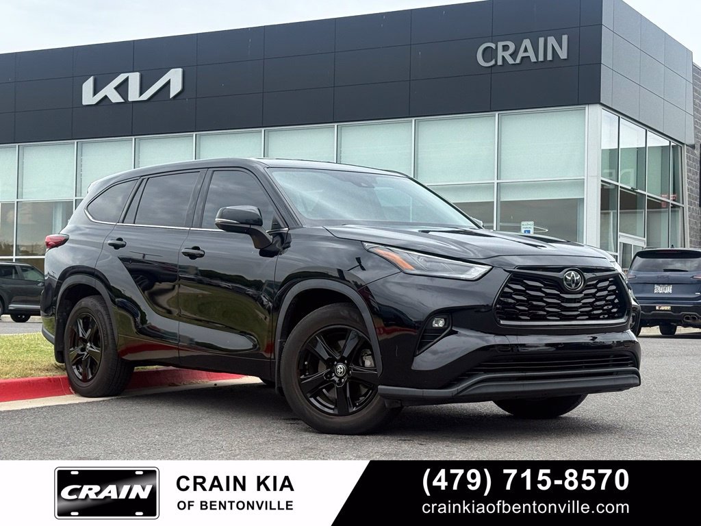 Used 2022 Toyota Highlander LE AWD/4WD image 1