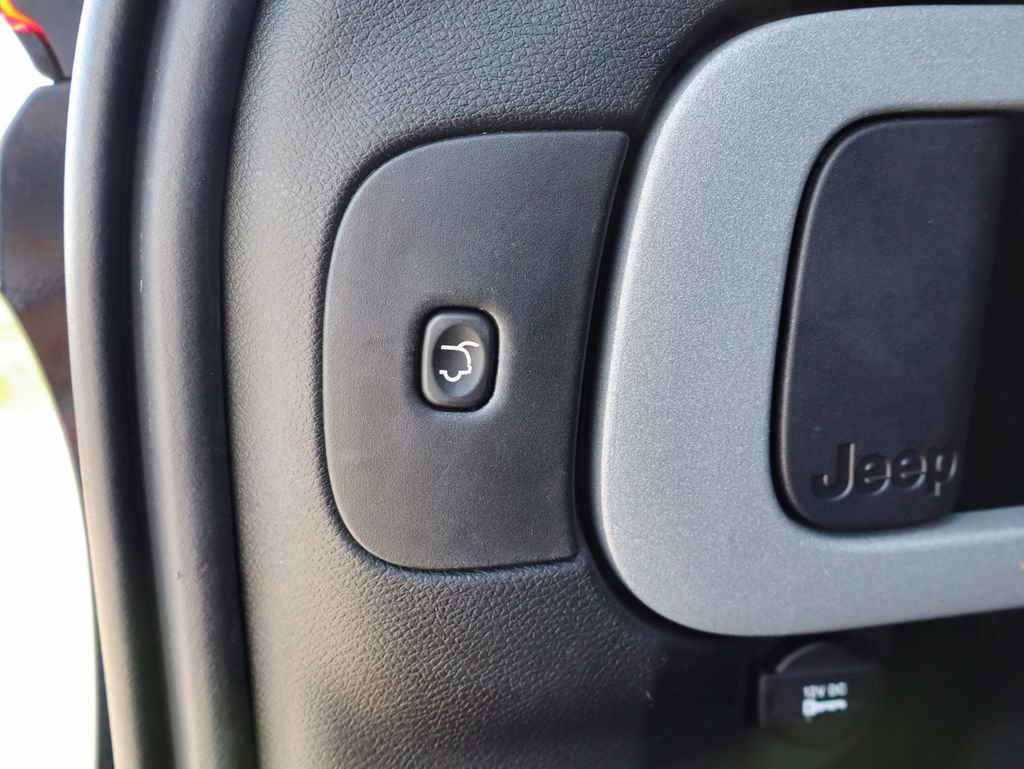 Used 2018 Jeep Cherokee Limited AWD/4WD image 56