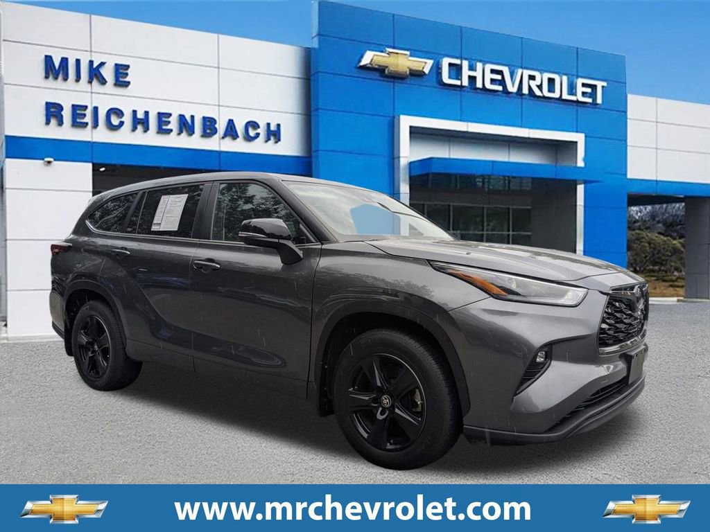 Used 2023 Toyota Highlander LE