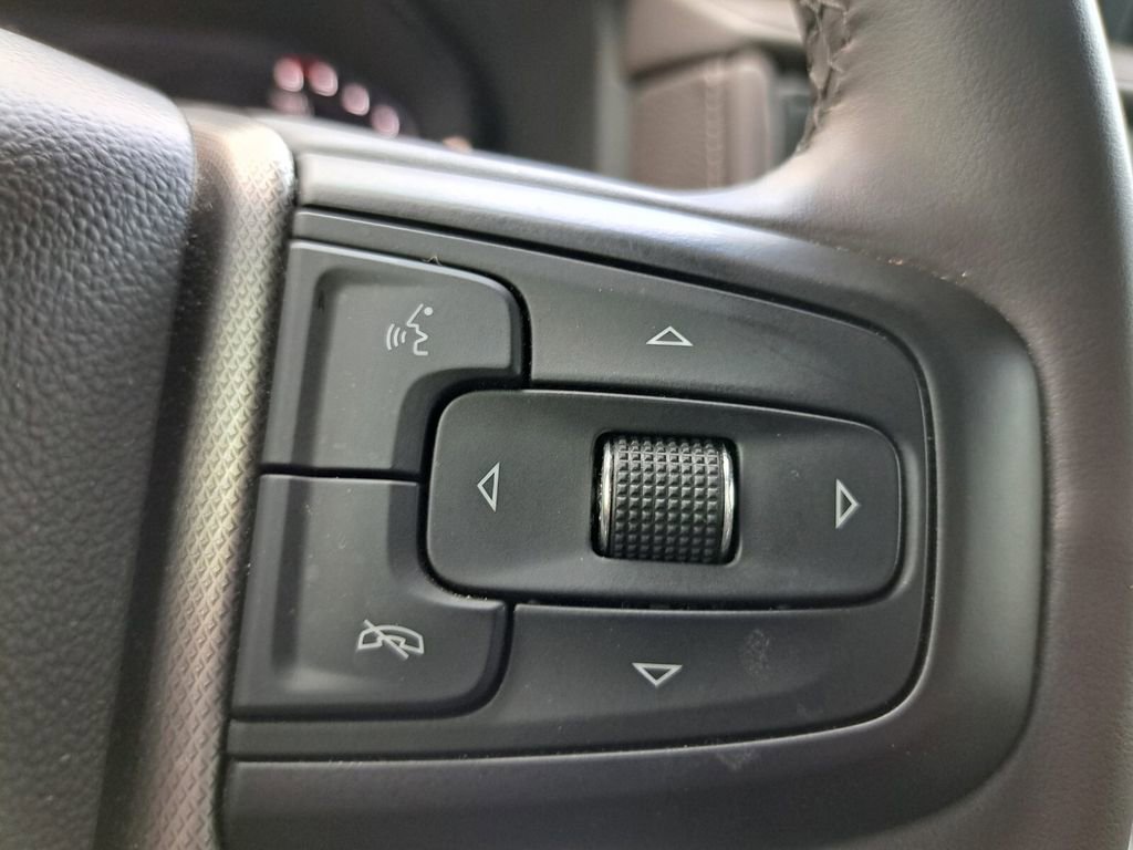 Used 2023 GMC Yukon Denali RWD image 13