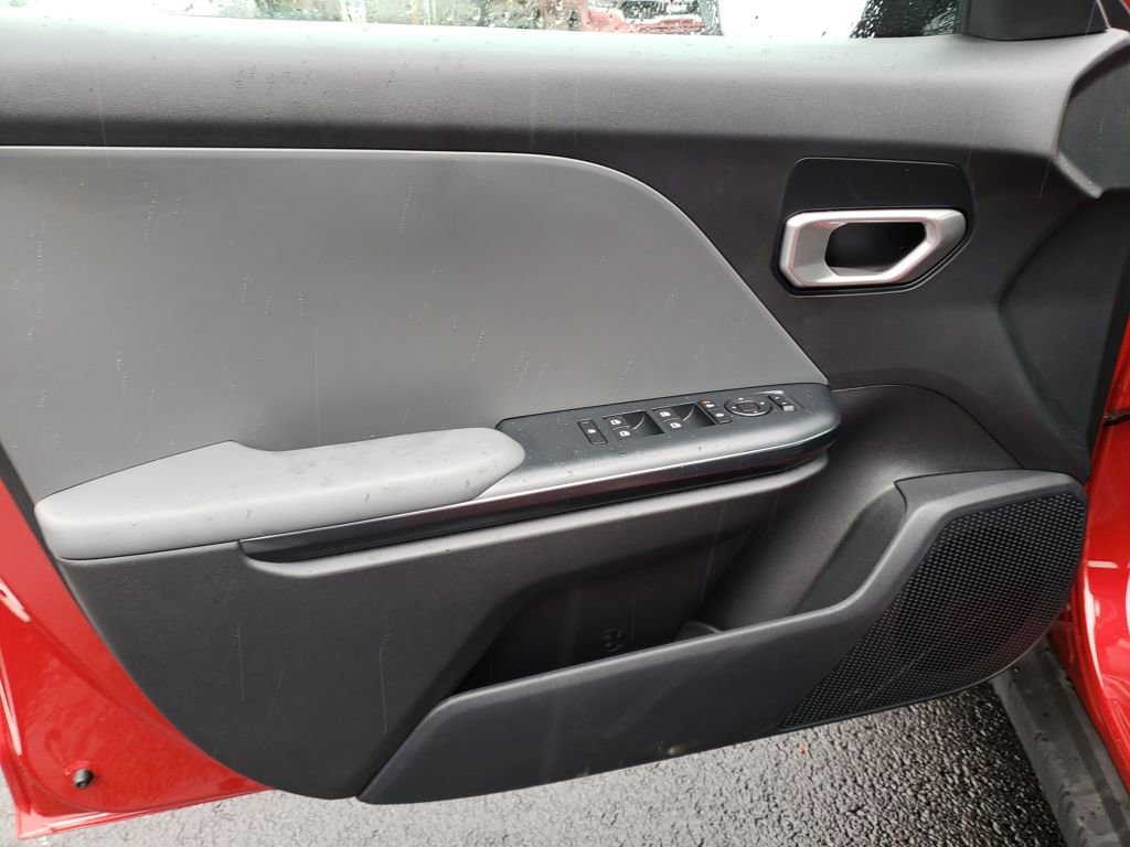 New 2025 Kia K4 LXS image 15