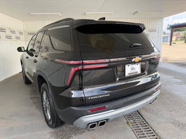 Used 2026 Chevrolet Traverse LT FWD image 2