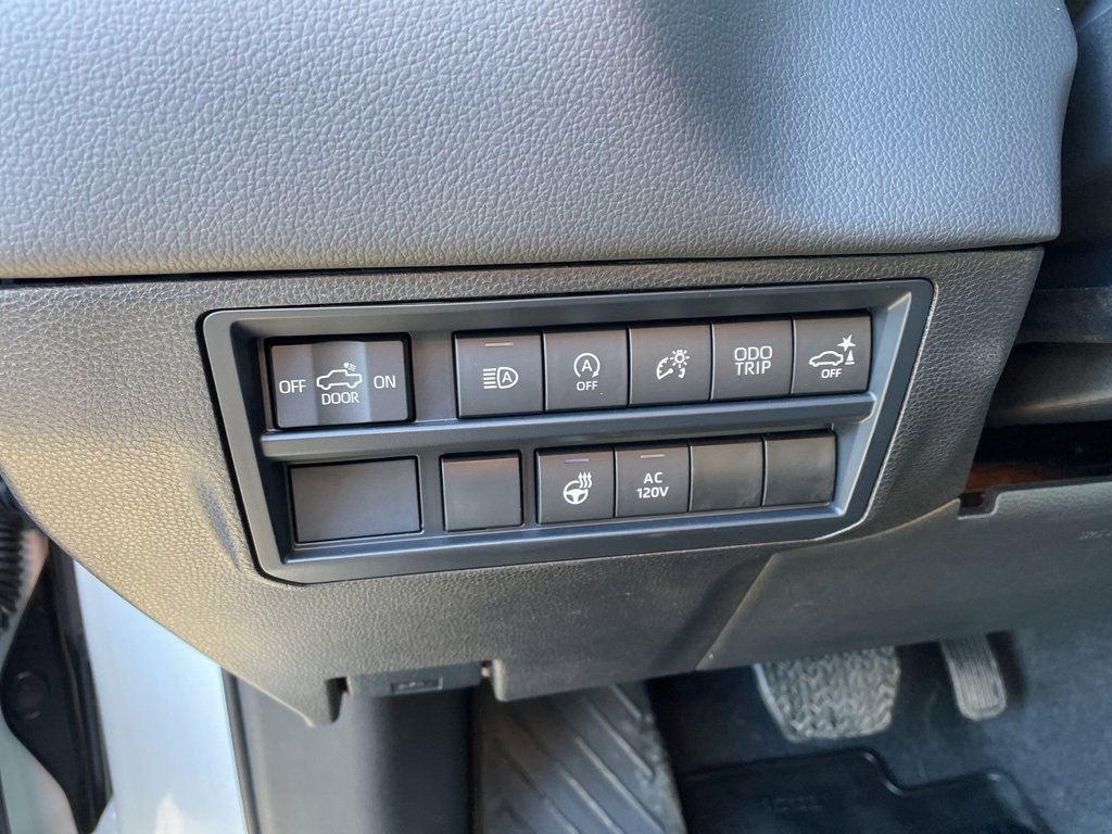Used 2025 Toyota Tundra Limited image 24