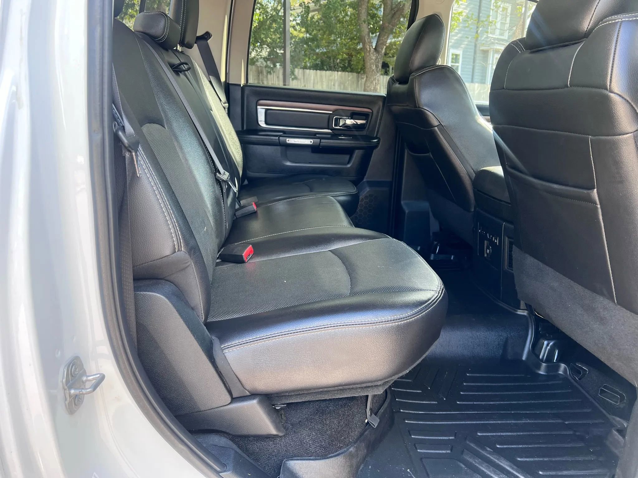 Used 2017 RAM 2500 Laramie w/ Convenience Group image 11