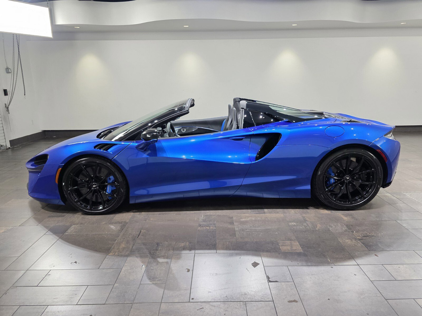 New 2026 McLaren Artura Spider RWD image 3