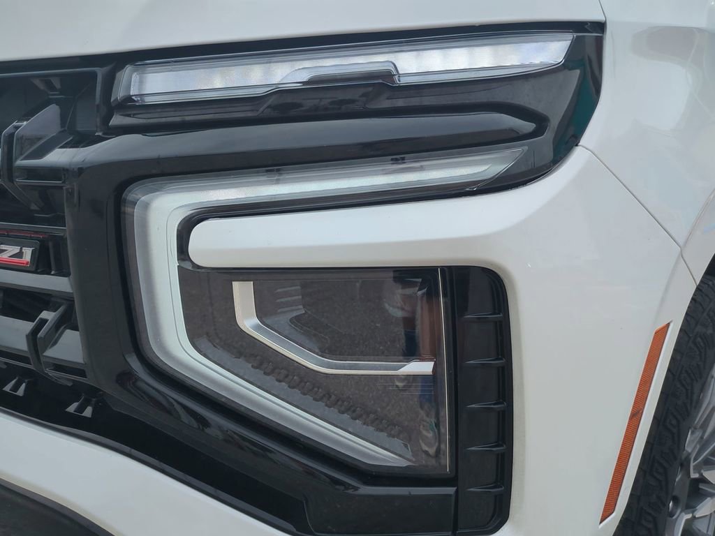 Used 2025 Chevrolet Suburban Z71 AWD/4WD image 10