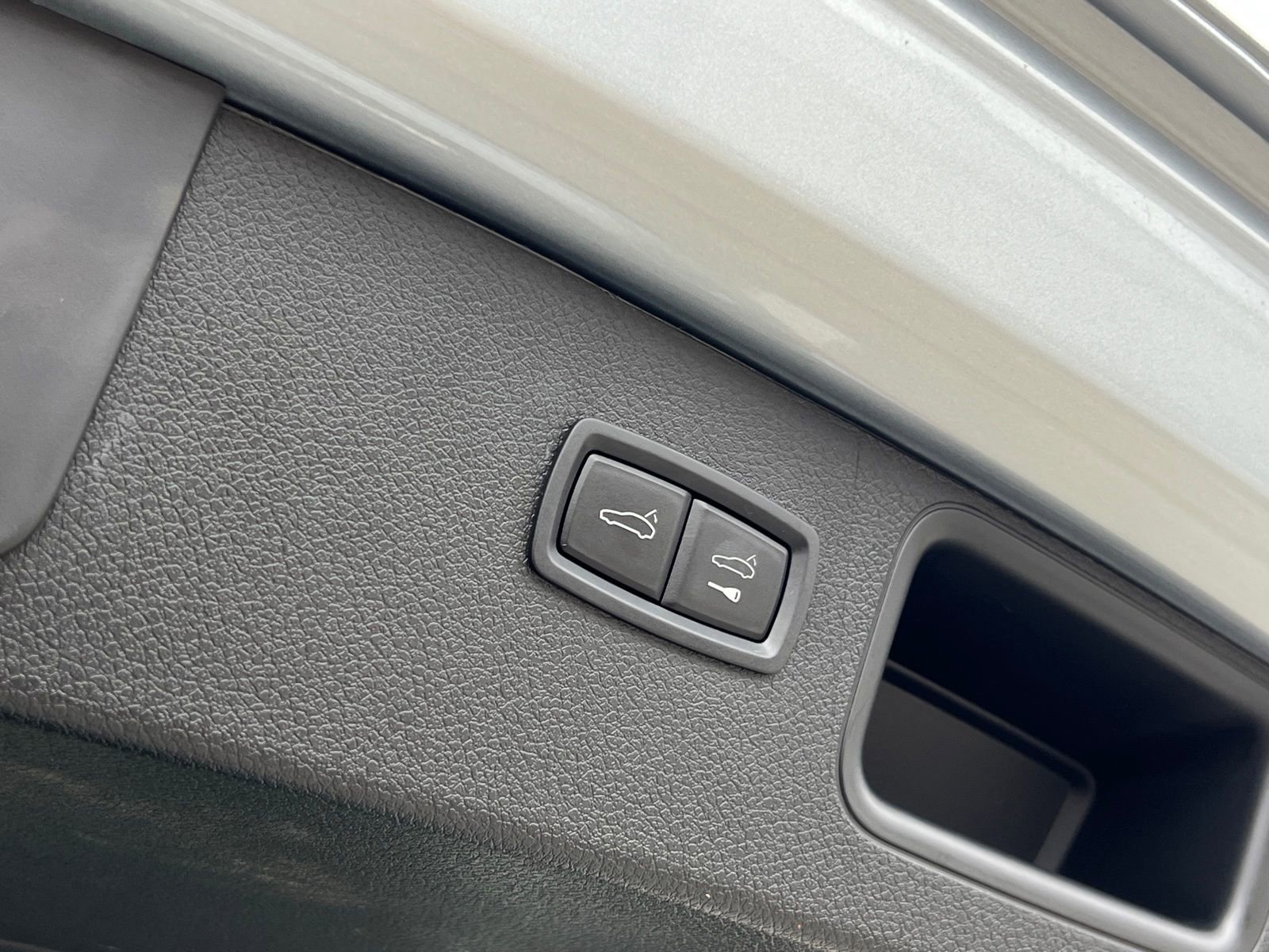 Certified 2025 Porsche Macan AWD/4WD image 21