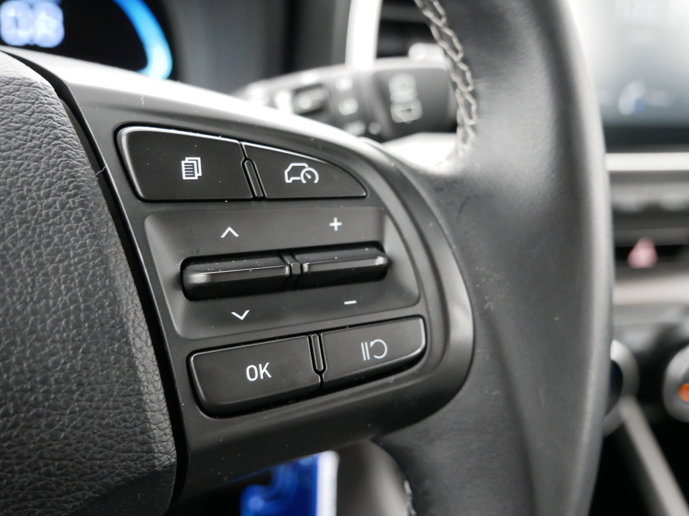 Certified 2023 Hyundai Venue SEL FWD image 29