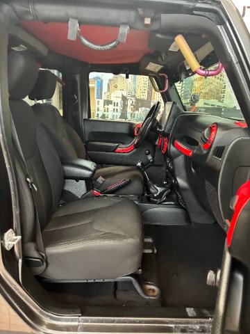 Used 2018 Jeep Wrangler Unlimited Sport w/ Connectivity Group AWD/4WD image 29